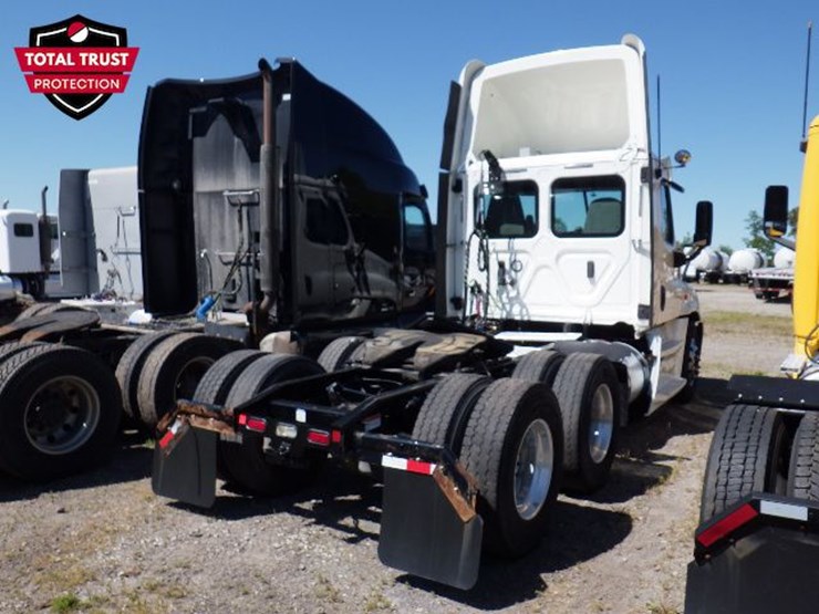 2020-freightliner-cascadia-125-image-8