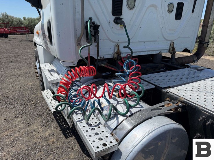 2016-freightliner-cascadia-125-image-12