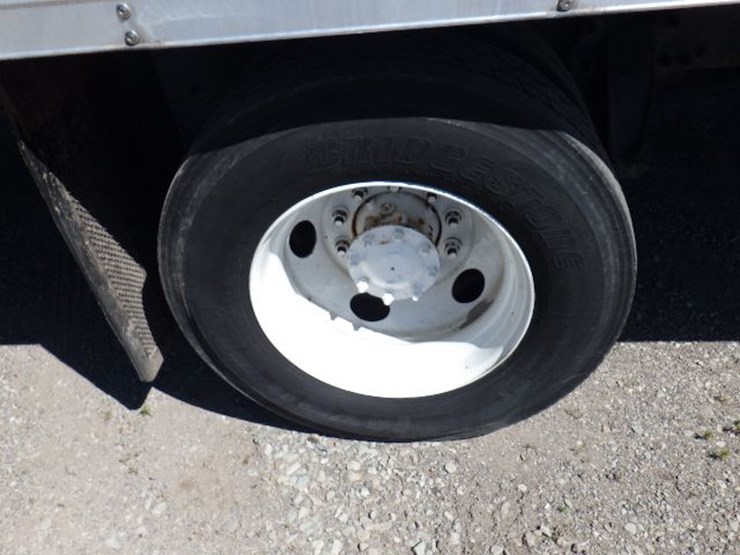 2016-freightliner-m2-106-image-7