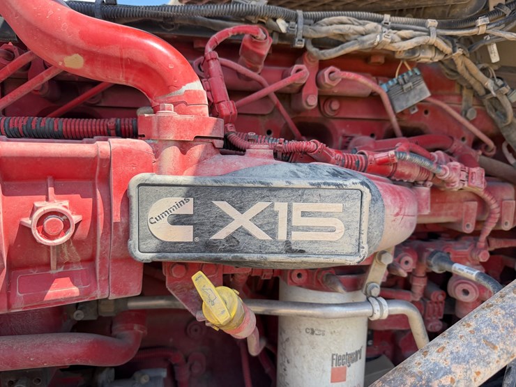 2021-peterbilt-567-image-9
