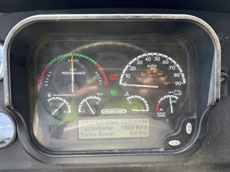 2010-freightliner-mt55-image-21