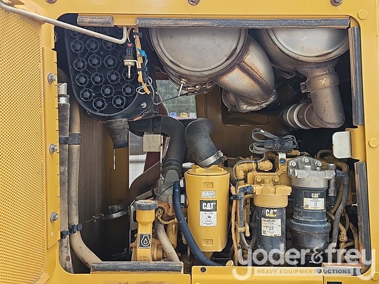 2017-caterpillar-d6k2-lgp-image-22