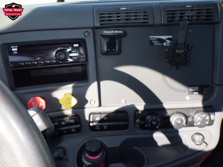 2019-freightliner-cascadia-113-image-16