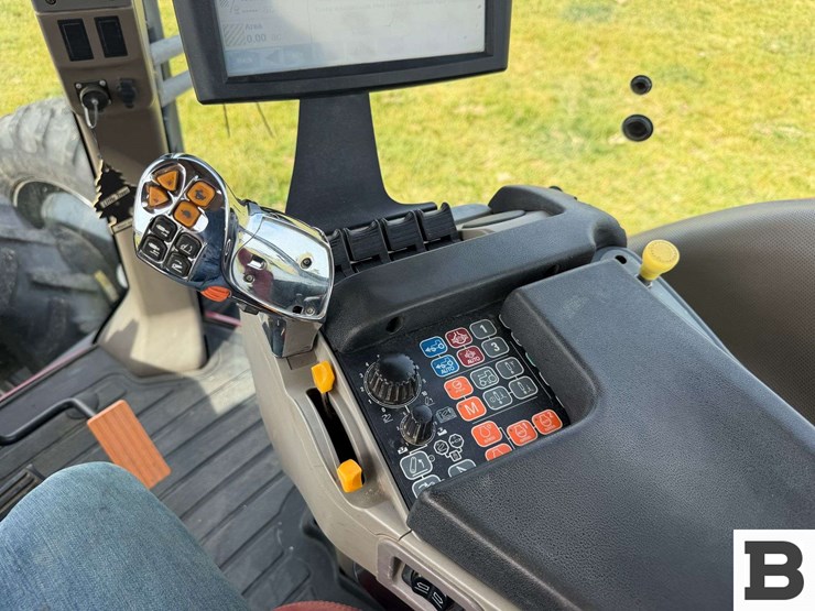 2014-case-ih-magnum-260-cvt-image-97