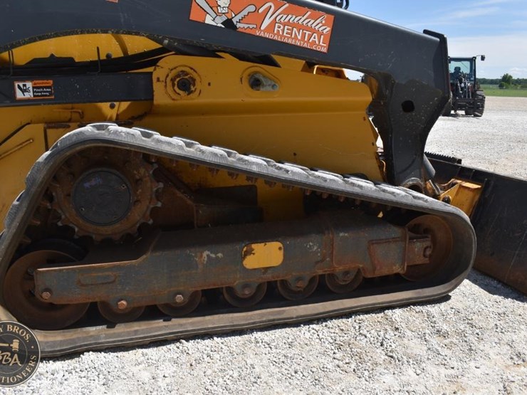 2019-deere-333g-image-32