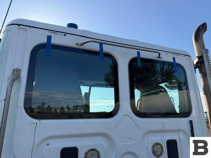 2016-freightliner-cascadia-125-image-68