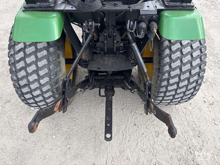 john-deere-2320-image-15