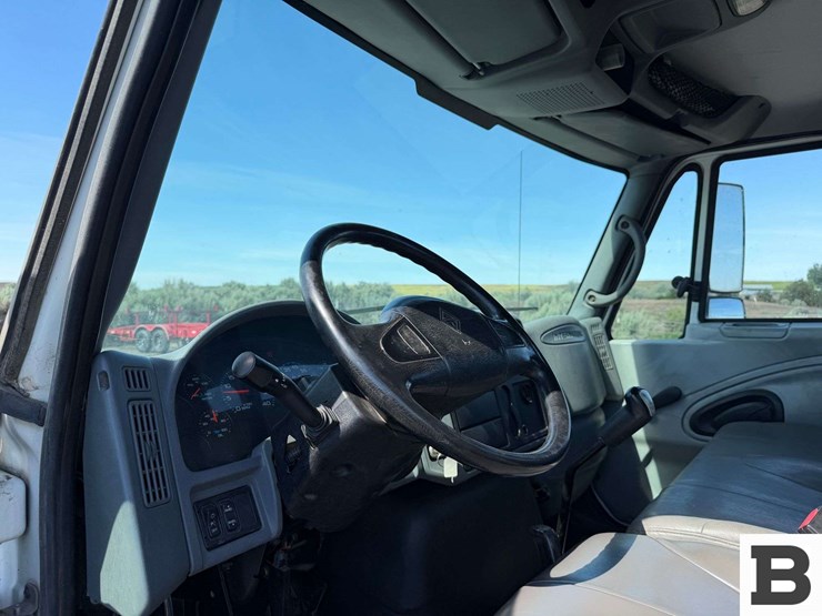 2006-international-durastar-4200-image-52