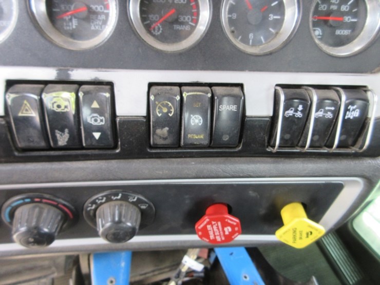 2015-kenworth-t800-image-13