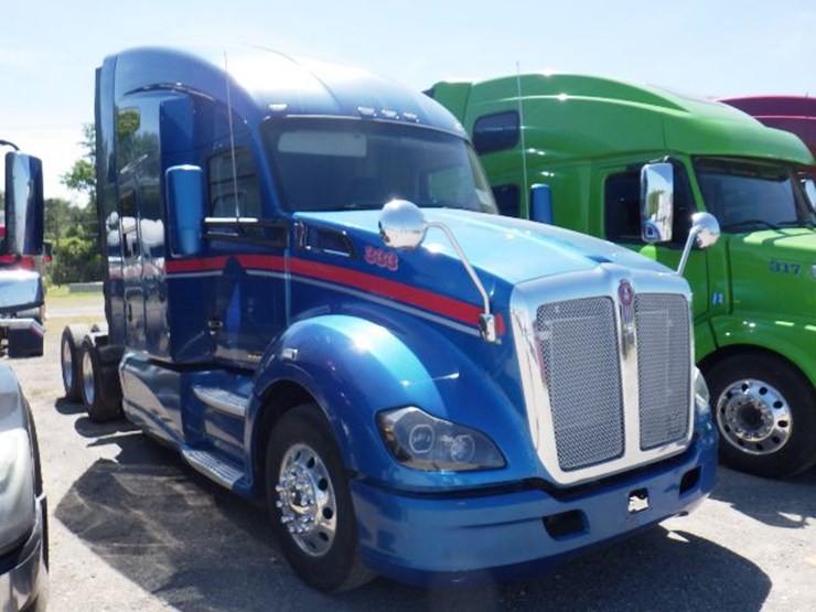 2016-kenworth-t680-image-3