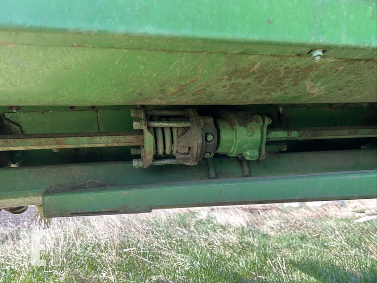 1982-john-deere-843-image-6