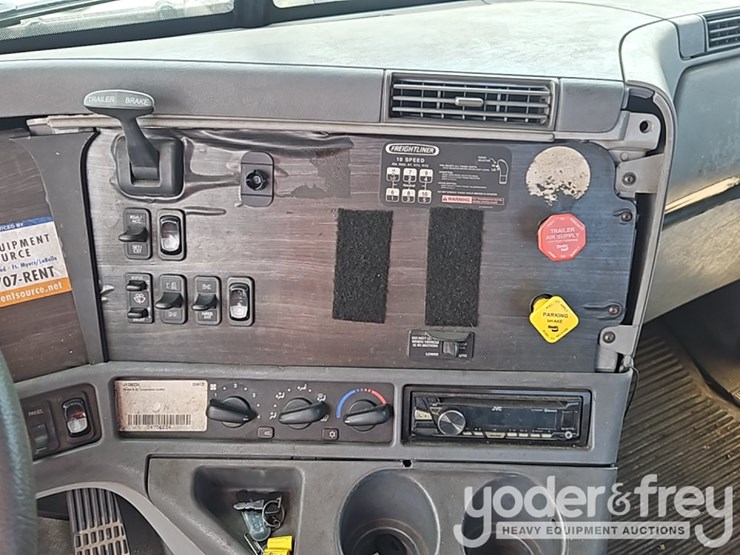 2007-freightliner-columbia-120-image-24