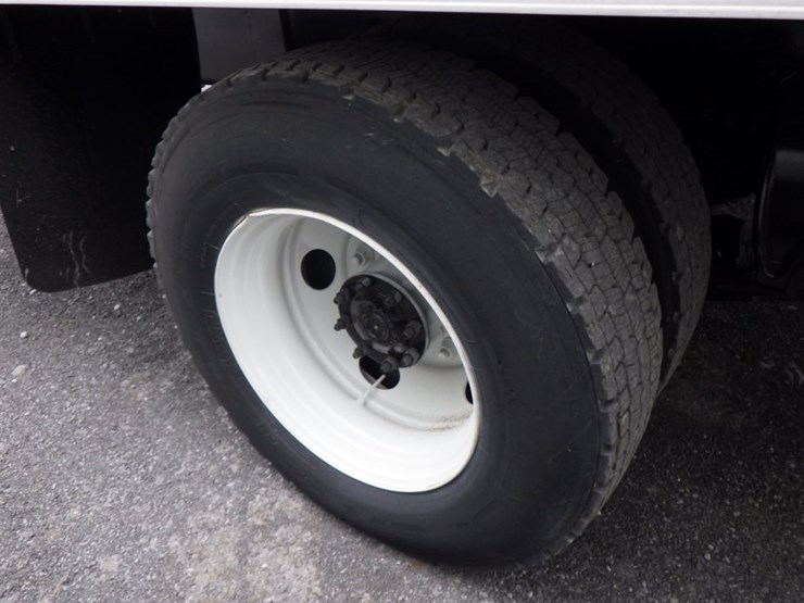 2020-freightliner-m2-106-image-7