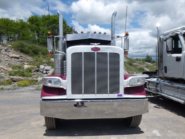 2018-peterbilt-389-image-2