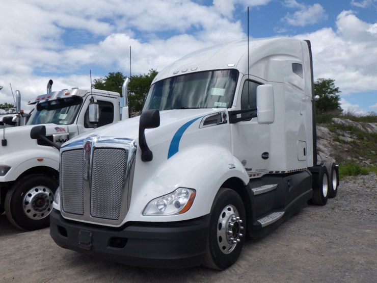 2016-kenworth-t680-image-1