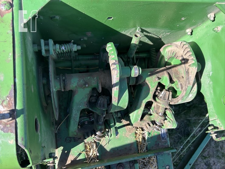 john-deere-336-image-12