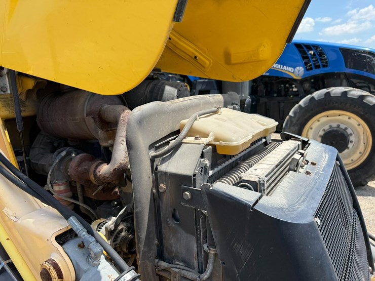2009-new-holland-b95b-image-44