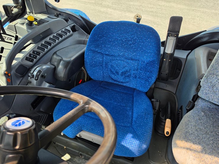 2005-new-holland-ts115a-image-18