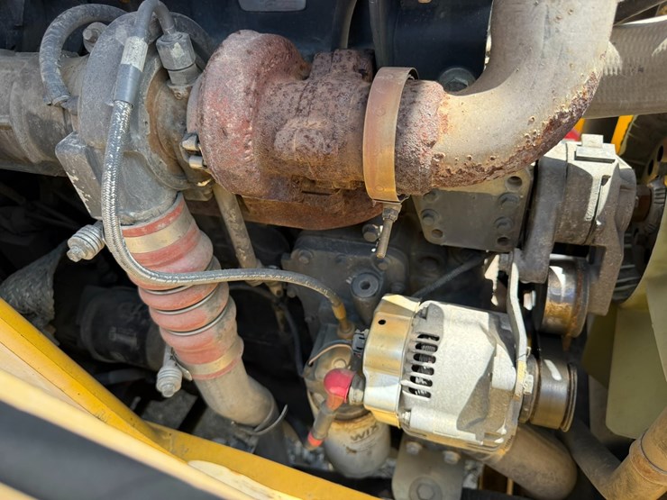 2009-new-holland-b95b-image-46