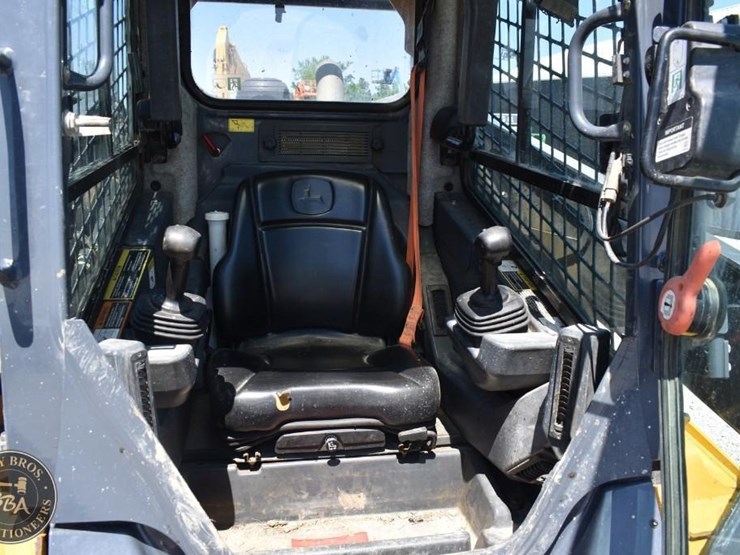 2019-deere-333g-image-39