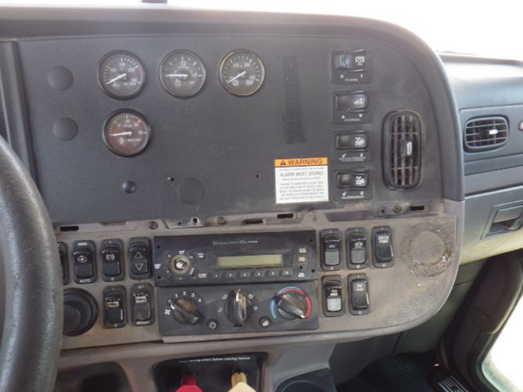 2012-peterbilt-367-image-19