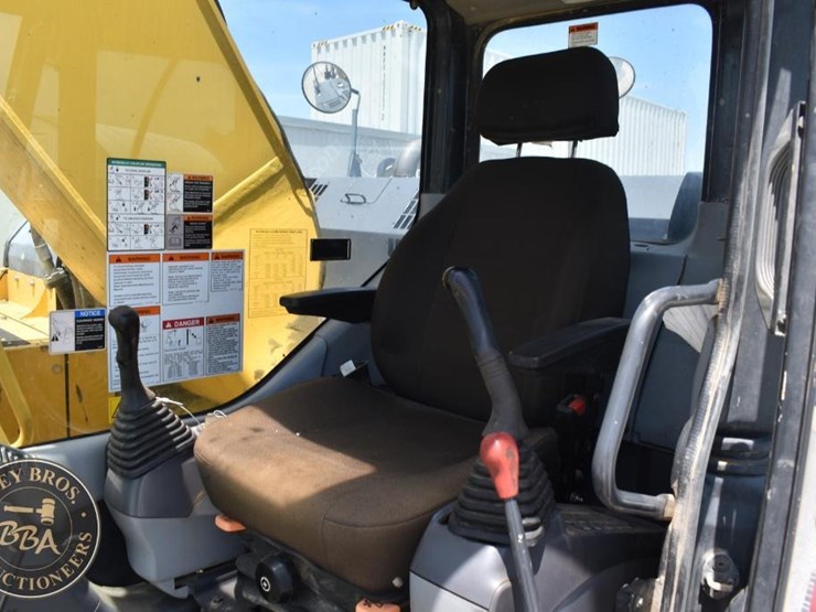 2015-komatsu-pc308us-lc-3e0-image-61