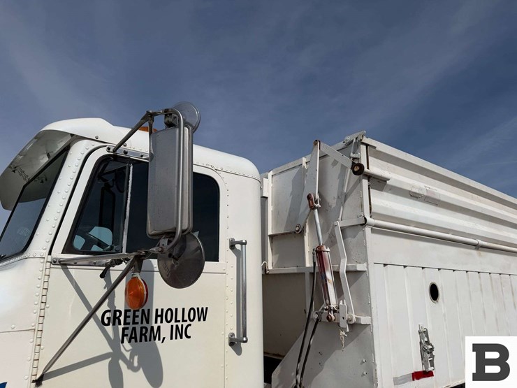 1989-freightliner-fld120-image-13
