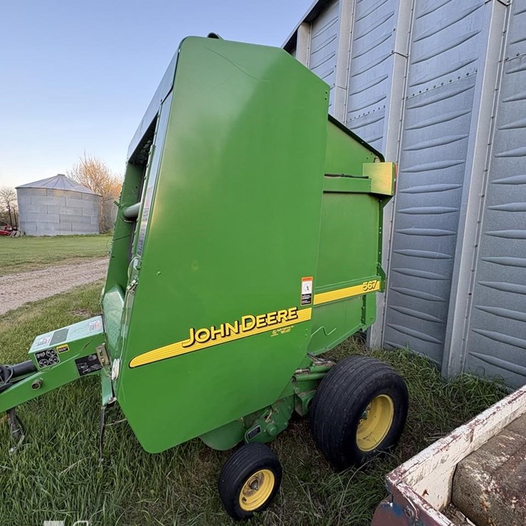 2001 JOHN DEERE 567
