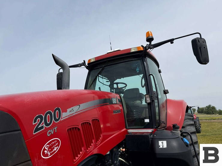 2014-case-ih-magnum-200-cvt-image-16