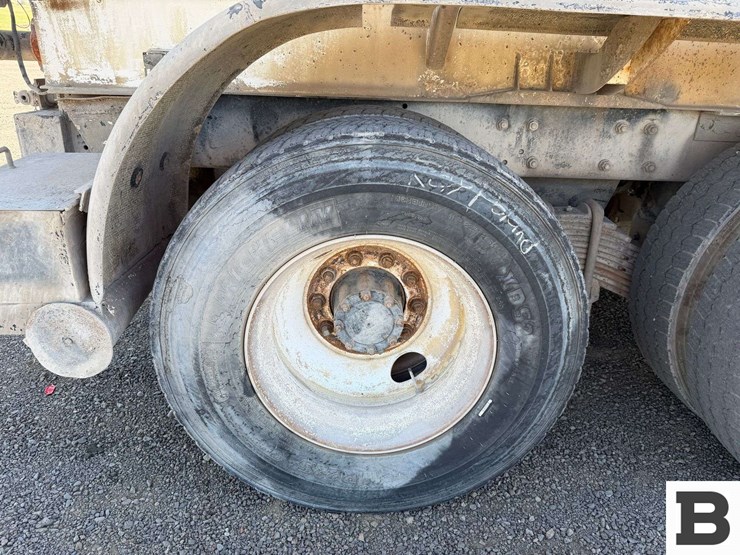 1990-mack-rd688s-image-34