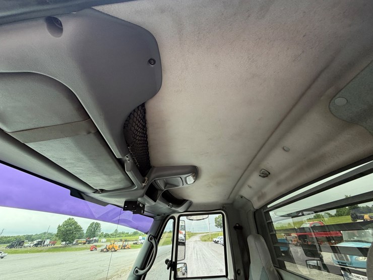2005-international-durastar-4300-image-17