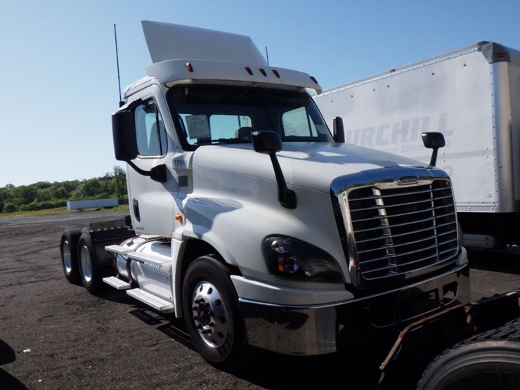 2018-freightliner-cascadia-125-image-2