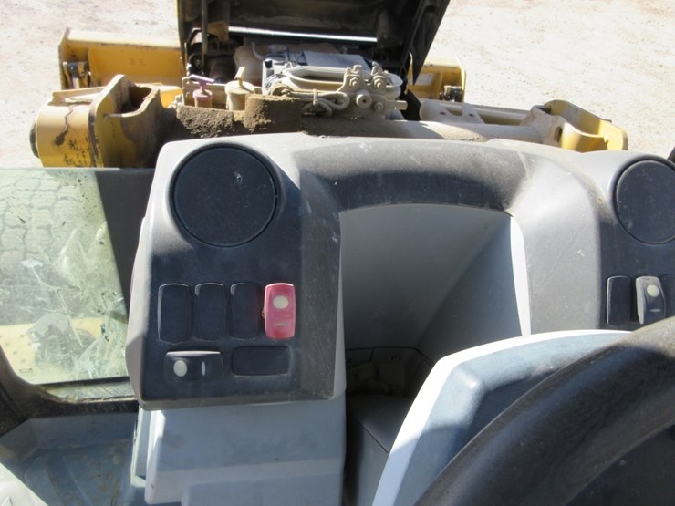 2013-caterpillar-420f-image-14