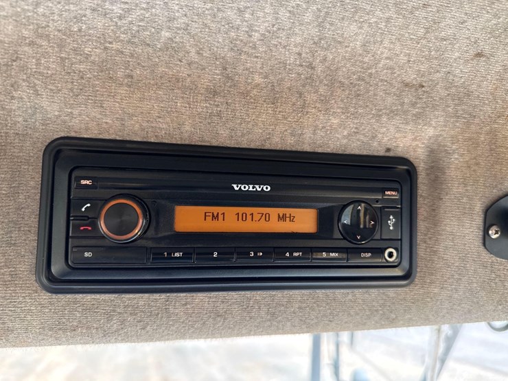 2017-volvo-a30g-image-25