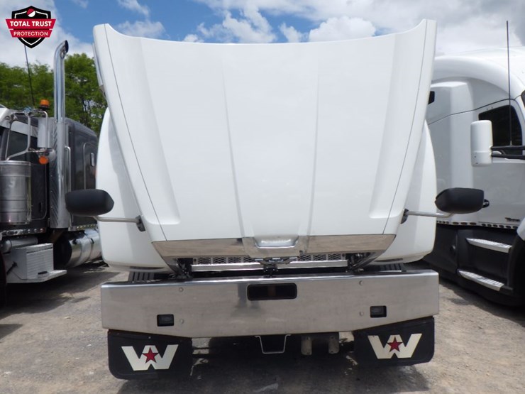 2022-western-star-49x-image-22