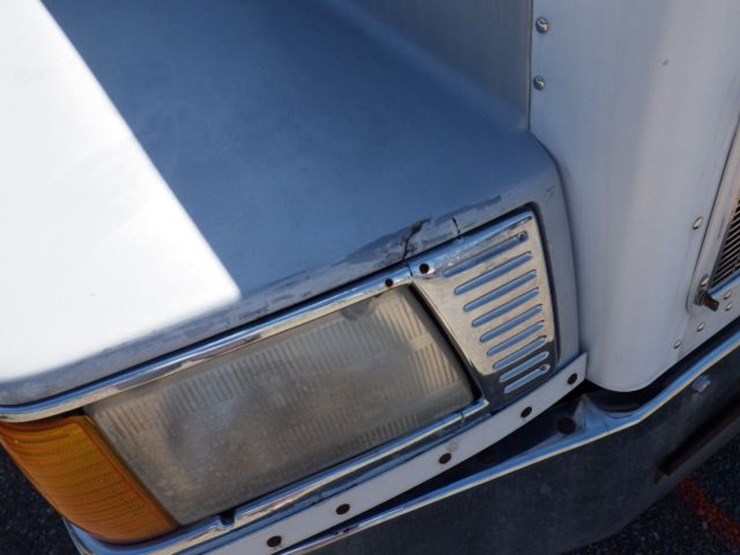 1993-peterbilt-377-image-4