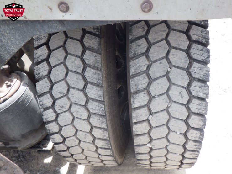2022-western-star-49x-image-5