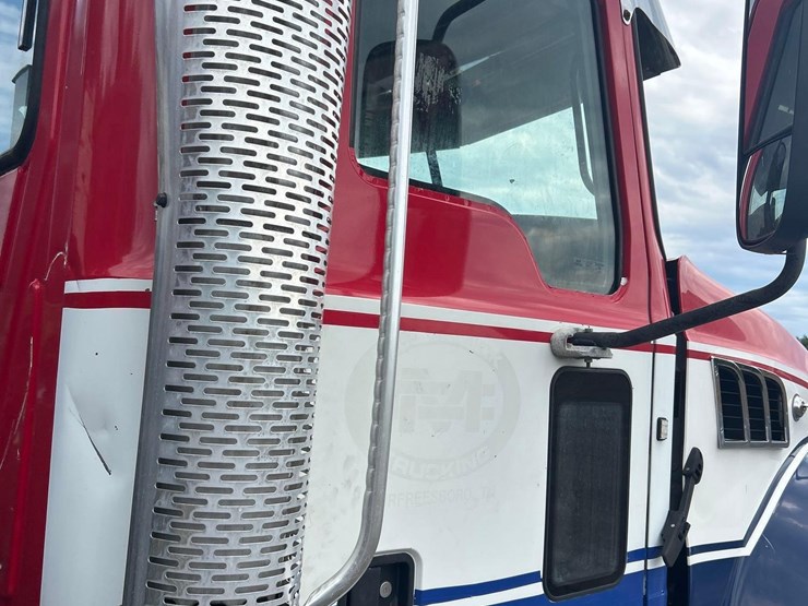 2016-mack-granite-gu713-image-56