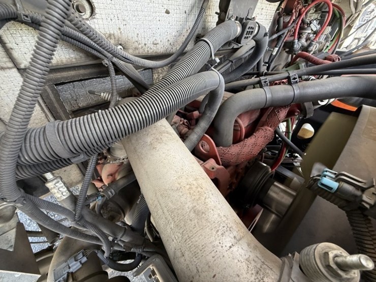 2010-freightliner-mt55-image-13
