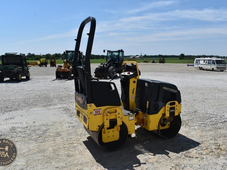 2017-bomag-bw900-50-image-8