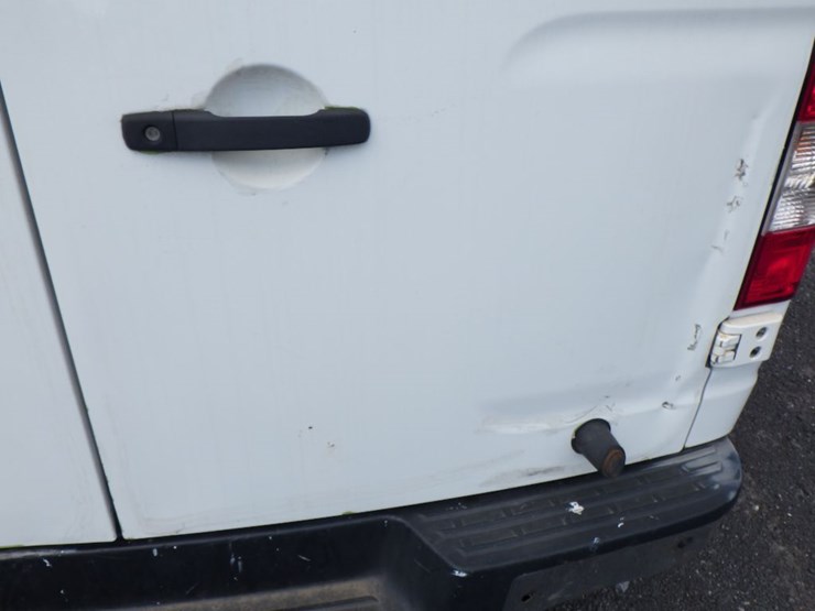 2013-nissan-nv2500-image-13