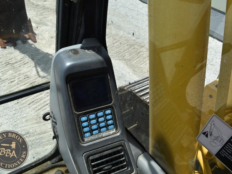 2015-komatsu-pc308us-lc-3e0-image-66