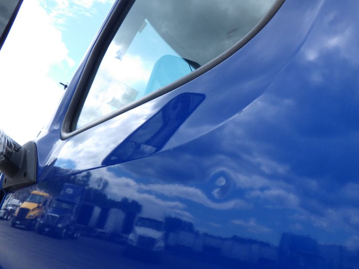 2020-freightliner-cascadia-126-image-21