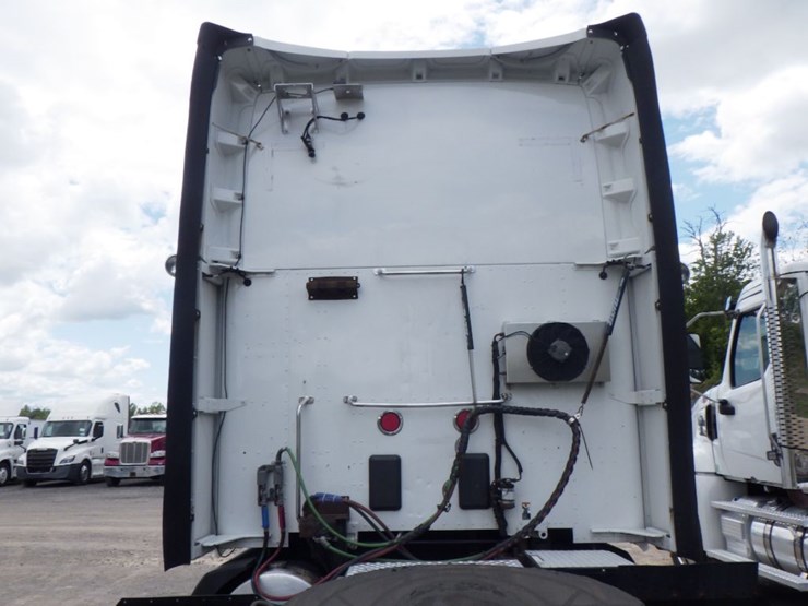2016-kenworth-t680-image-16