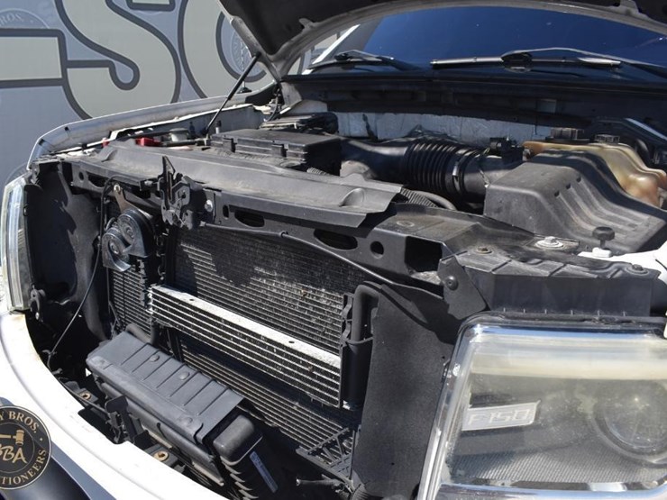 2013-ford-f150-platinum-image-35