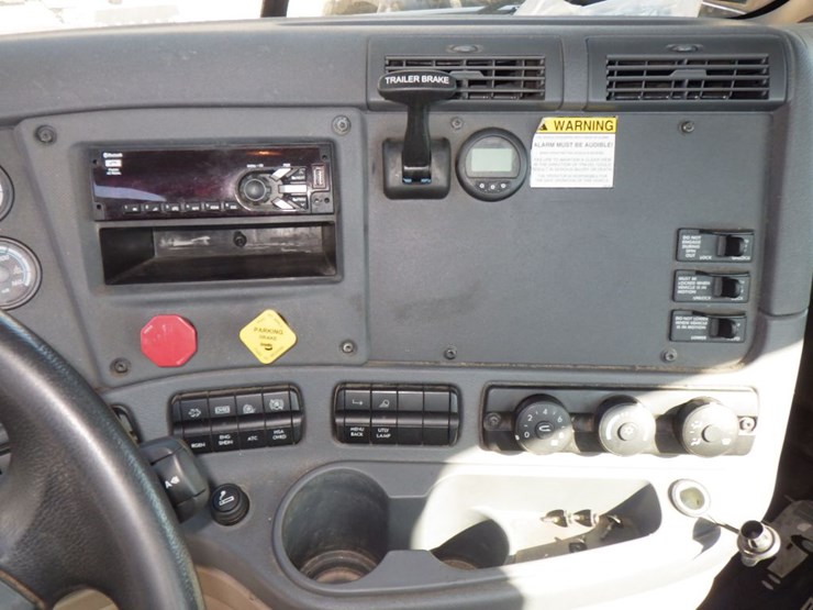 2018-freightliner-cascadia-125-image-18