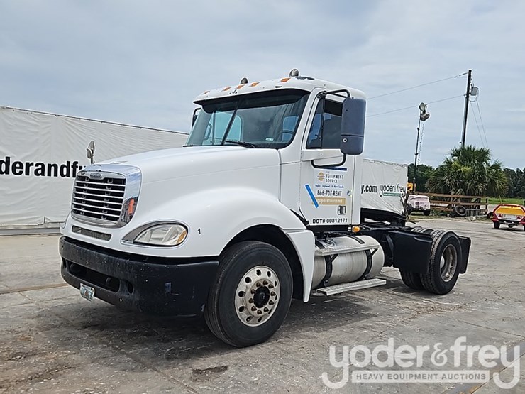 2007-freightliner-columbia-120-image-1