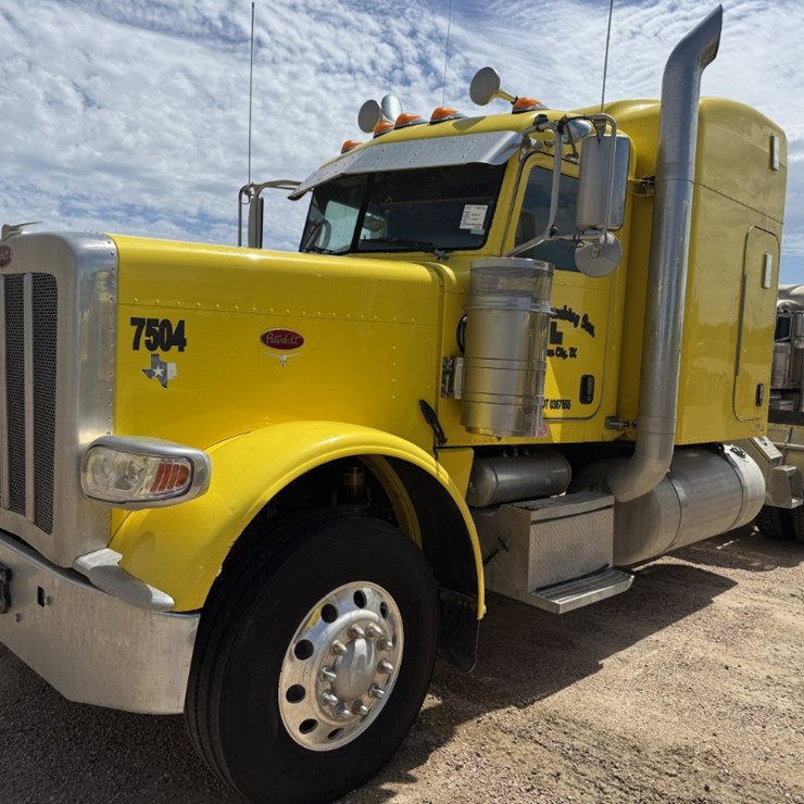 2014 PETERBILT 389