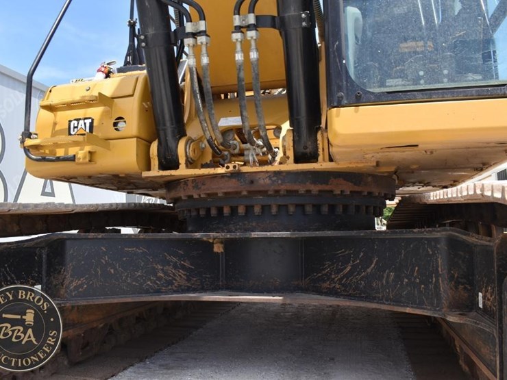 2019-caterpillar-336-image-26