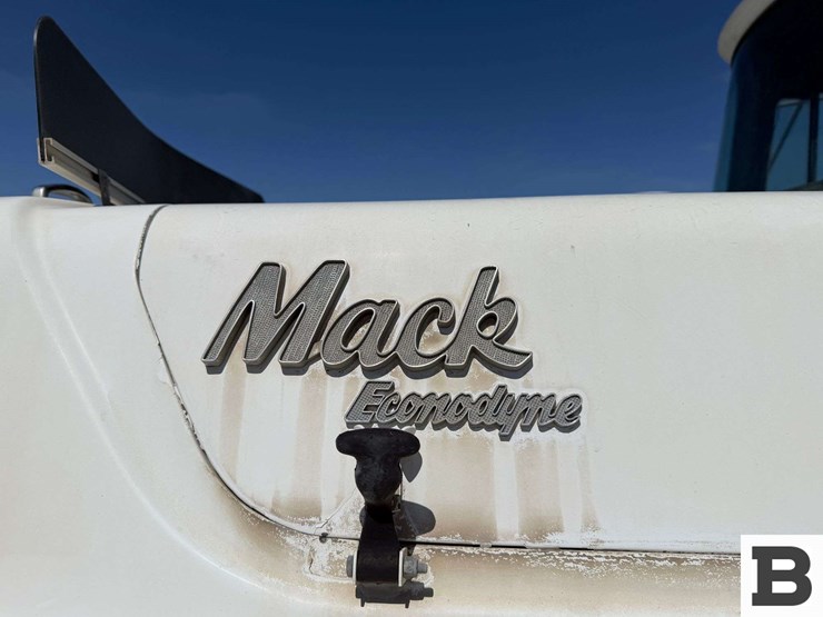 1990-mack-rd688s-image-14